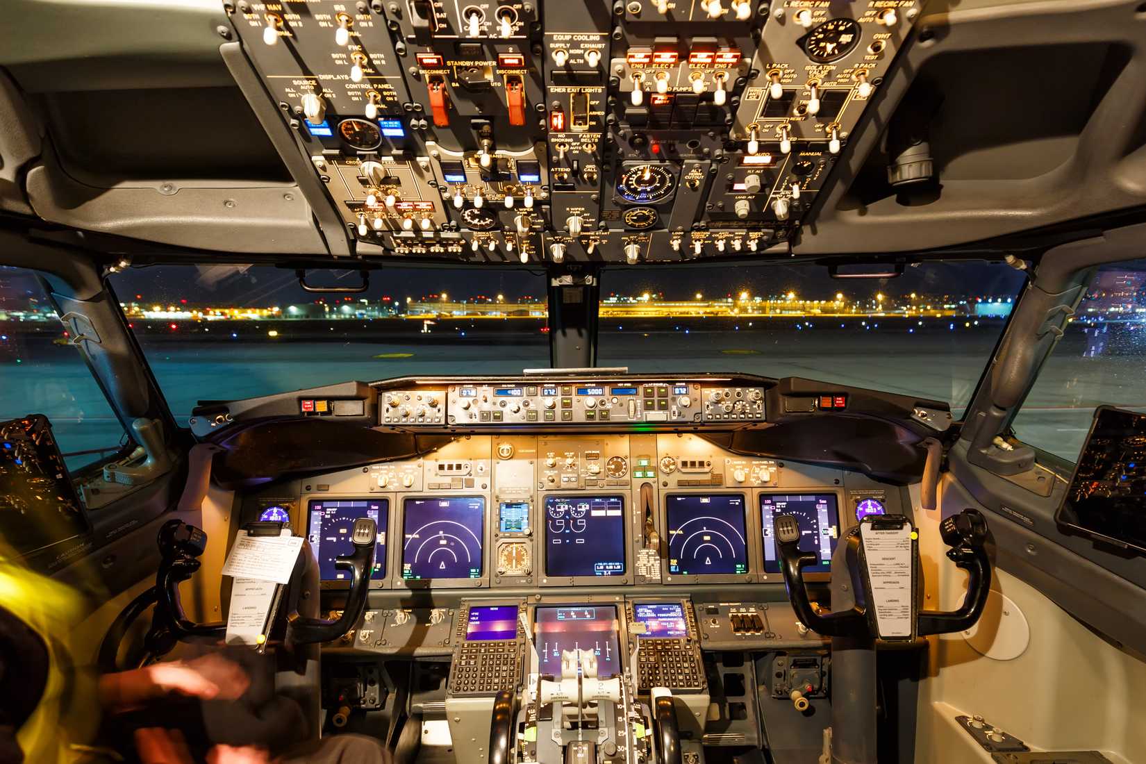 Boeing 737NG Cockpit
