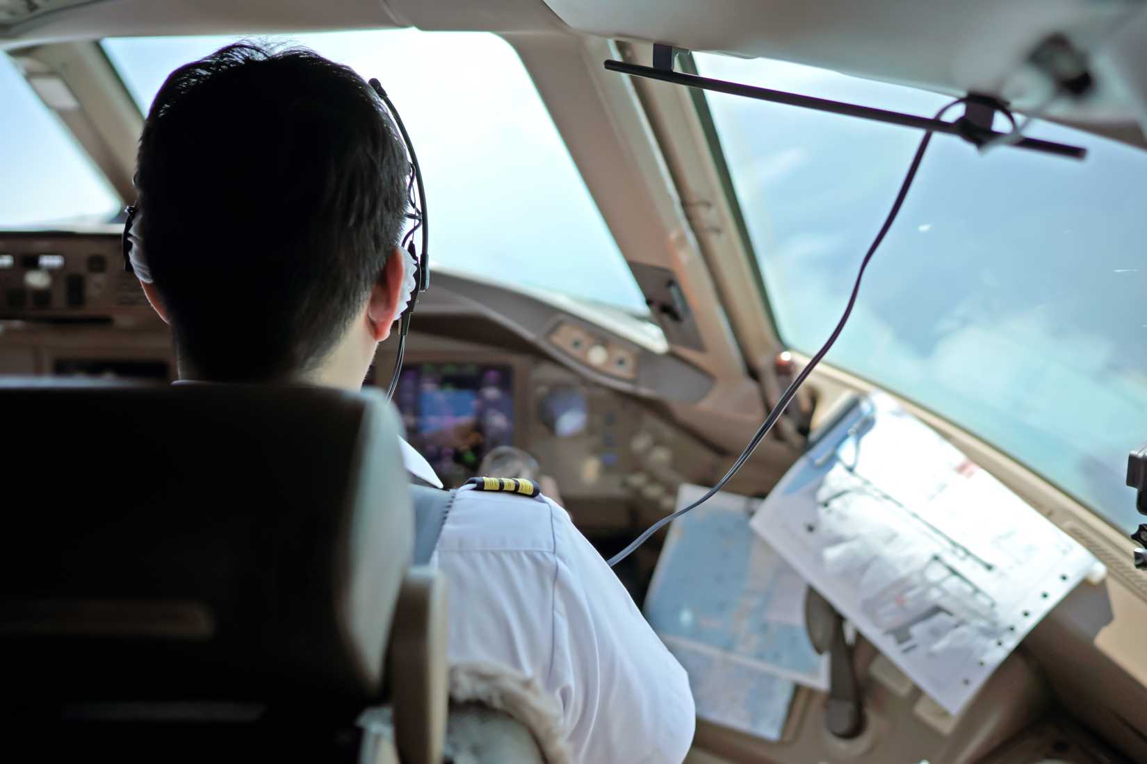 Boeing 777 First Officer