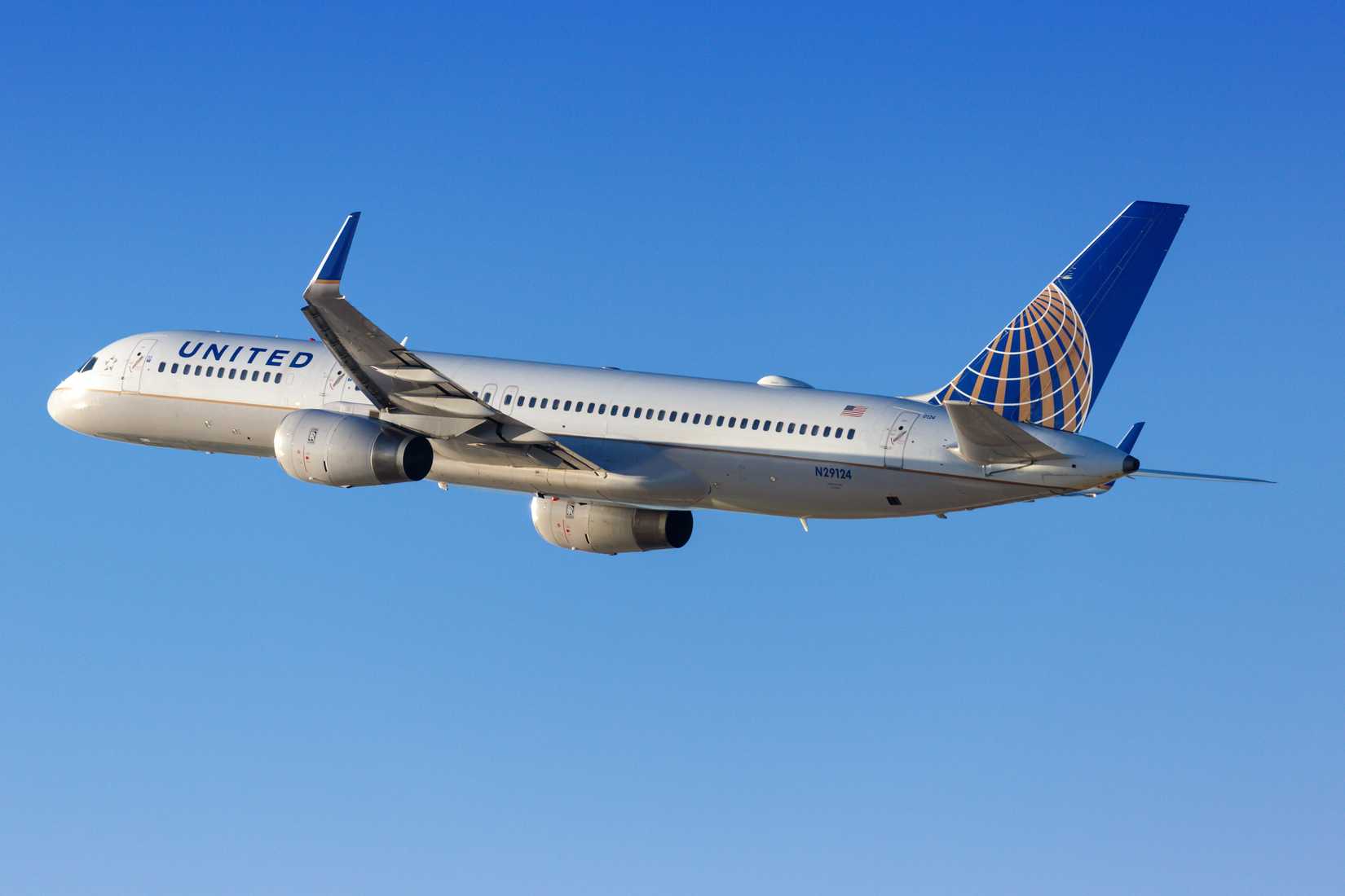 United Boeing 757-200 Taking Off