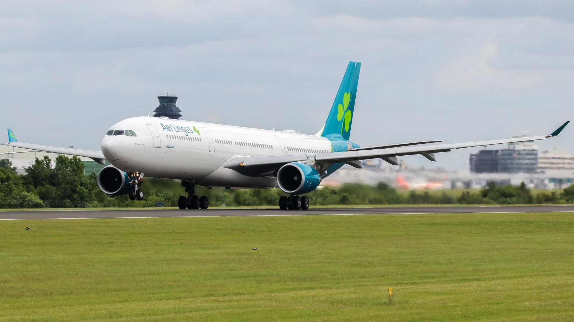 Duro Revés para Mánchester: Aerolínea Importante Cancela Todas las Rutas a EE. UU.