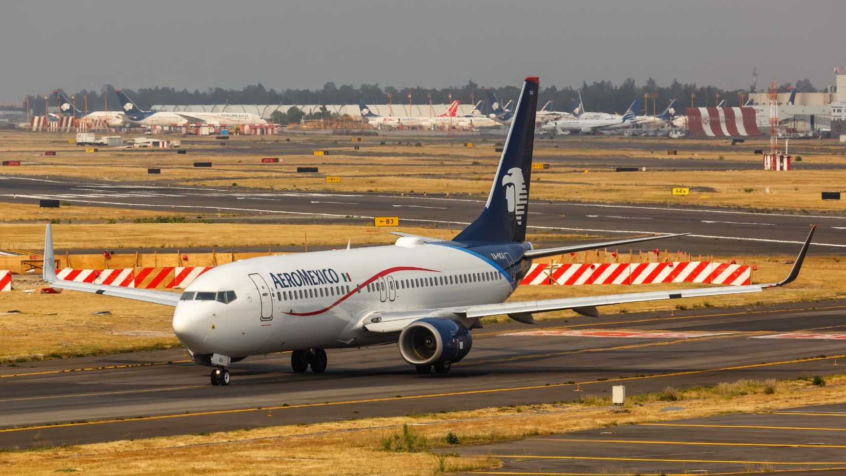Aeromexico 737 Taxiing