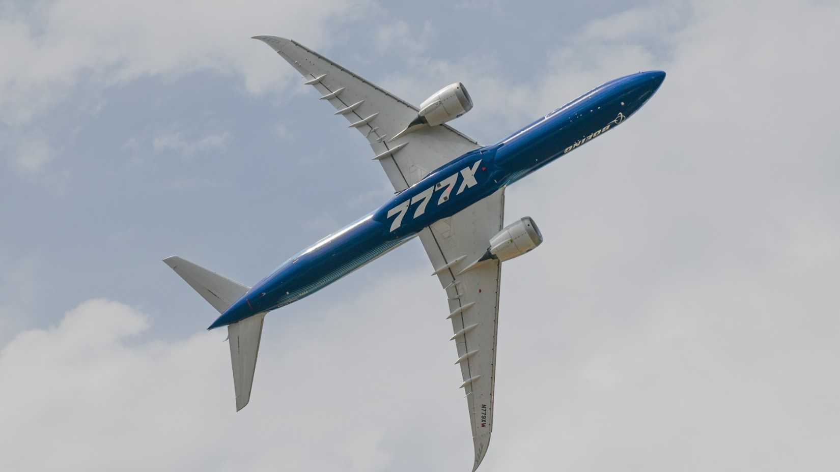 Boeing 777-9 Banking