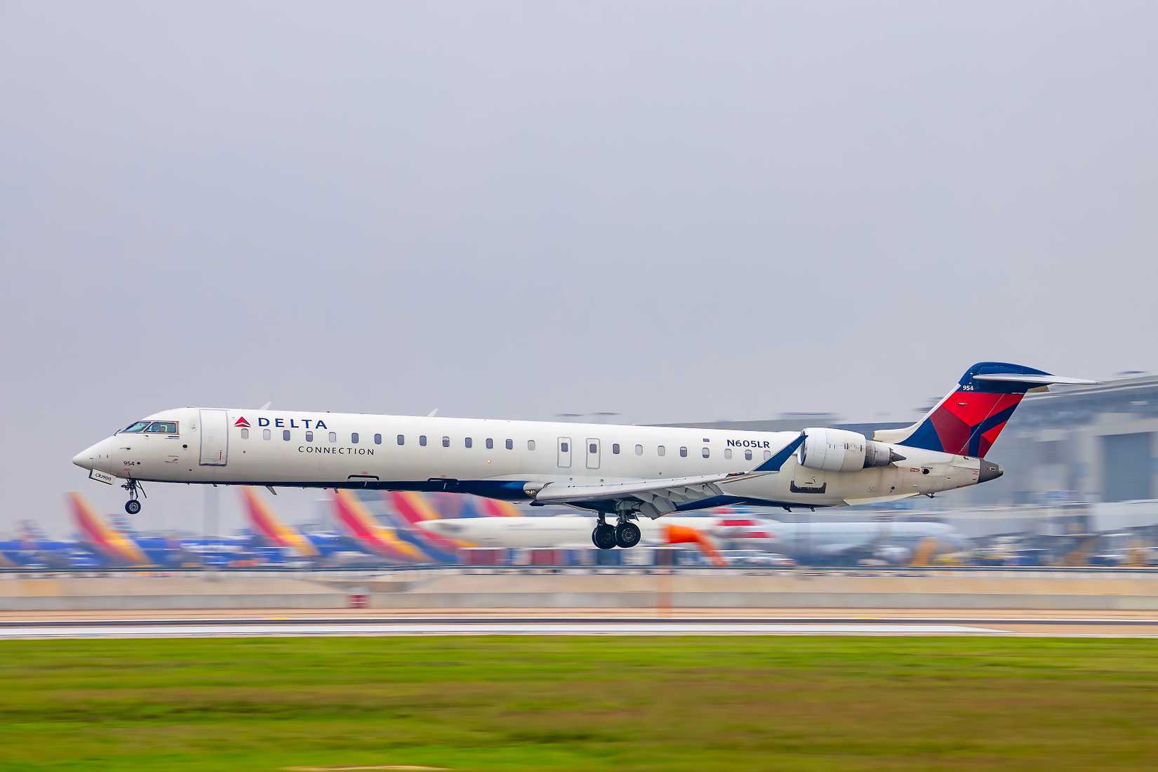 Delta Connection CRJ Landing