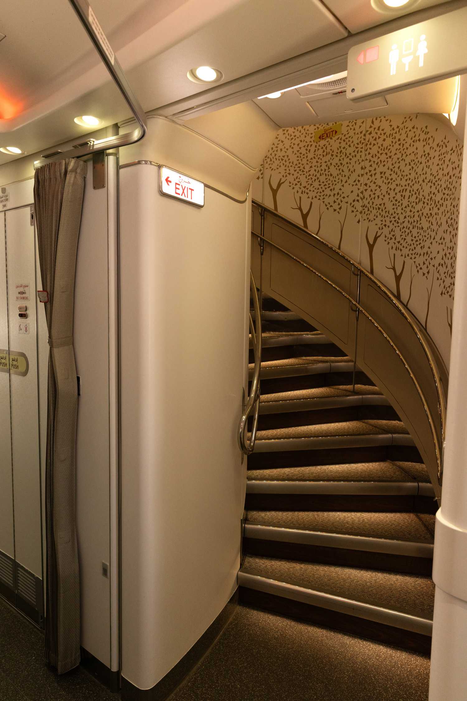 A380 Stairs between 2 decks