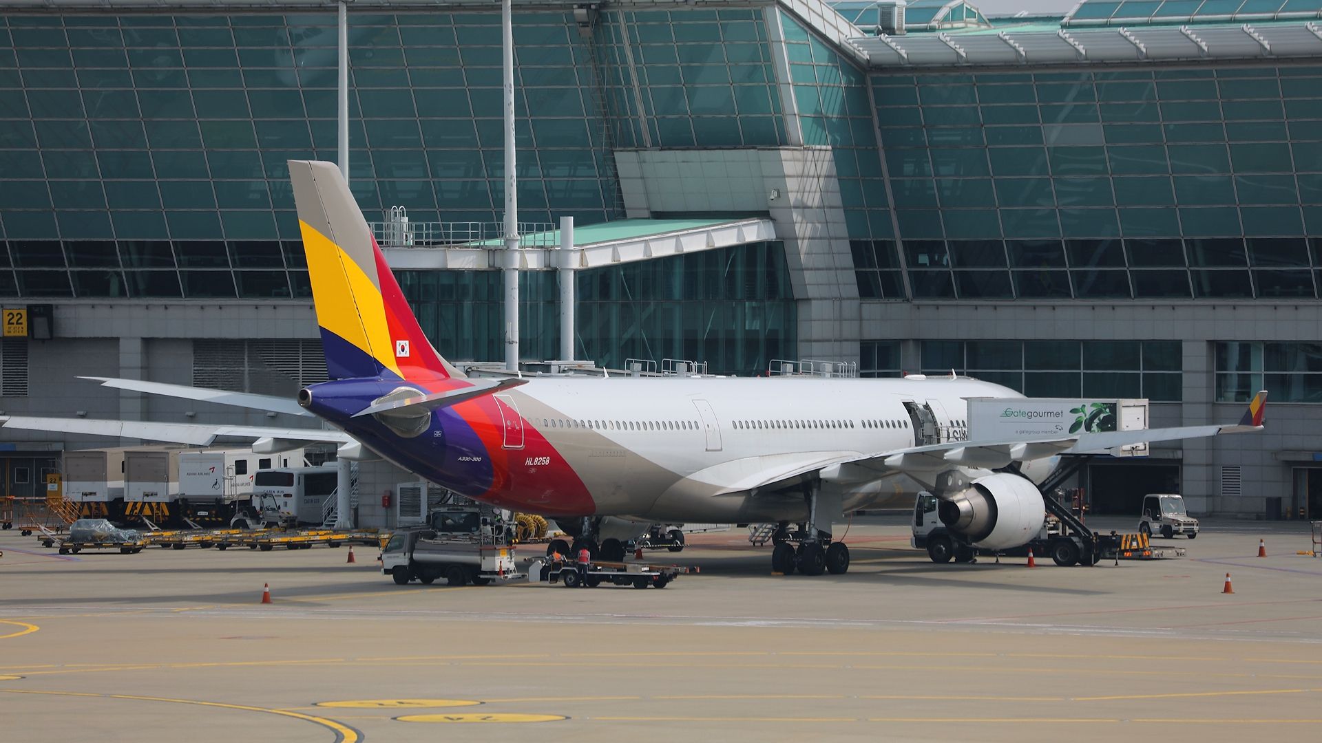 Passenger Suffers Burns After Lithium Power Bank Catches Fire On Asiana Flight