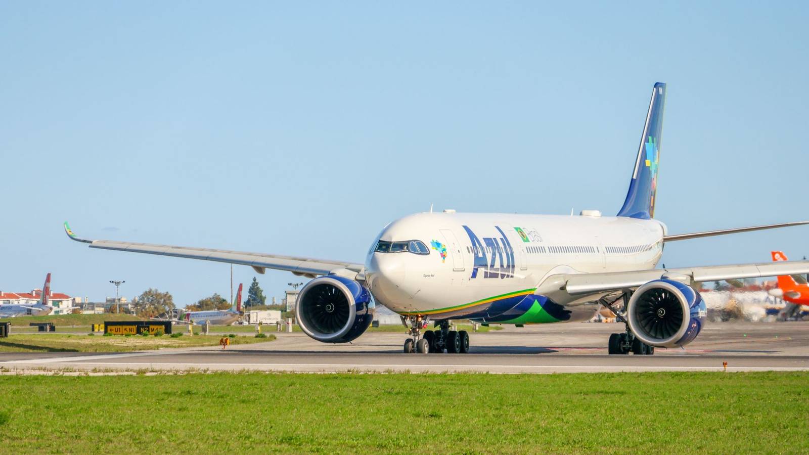 United’s Azul Investment Stalls After Brazil Pauses Final Approval