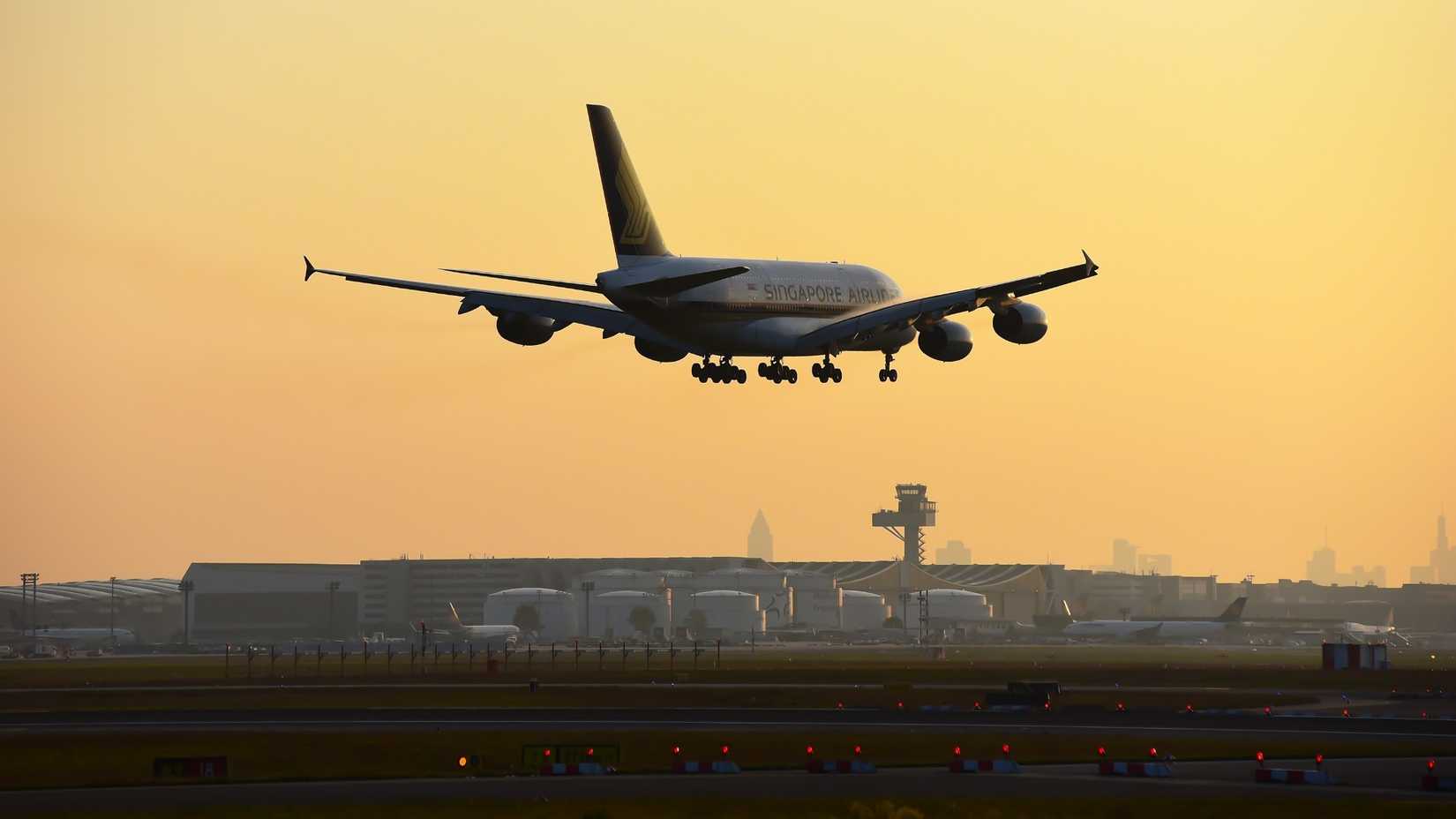 Singapore Airlines A380 Sunrise Landing