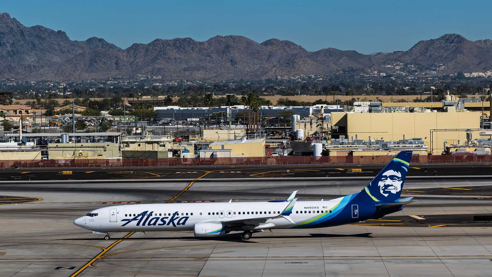 Alaska Airlines Boeing 737-900ER on the runway 