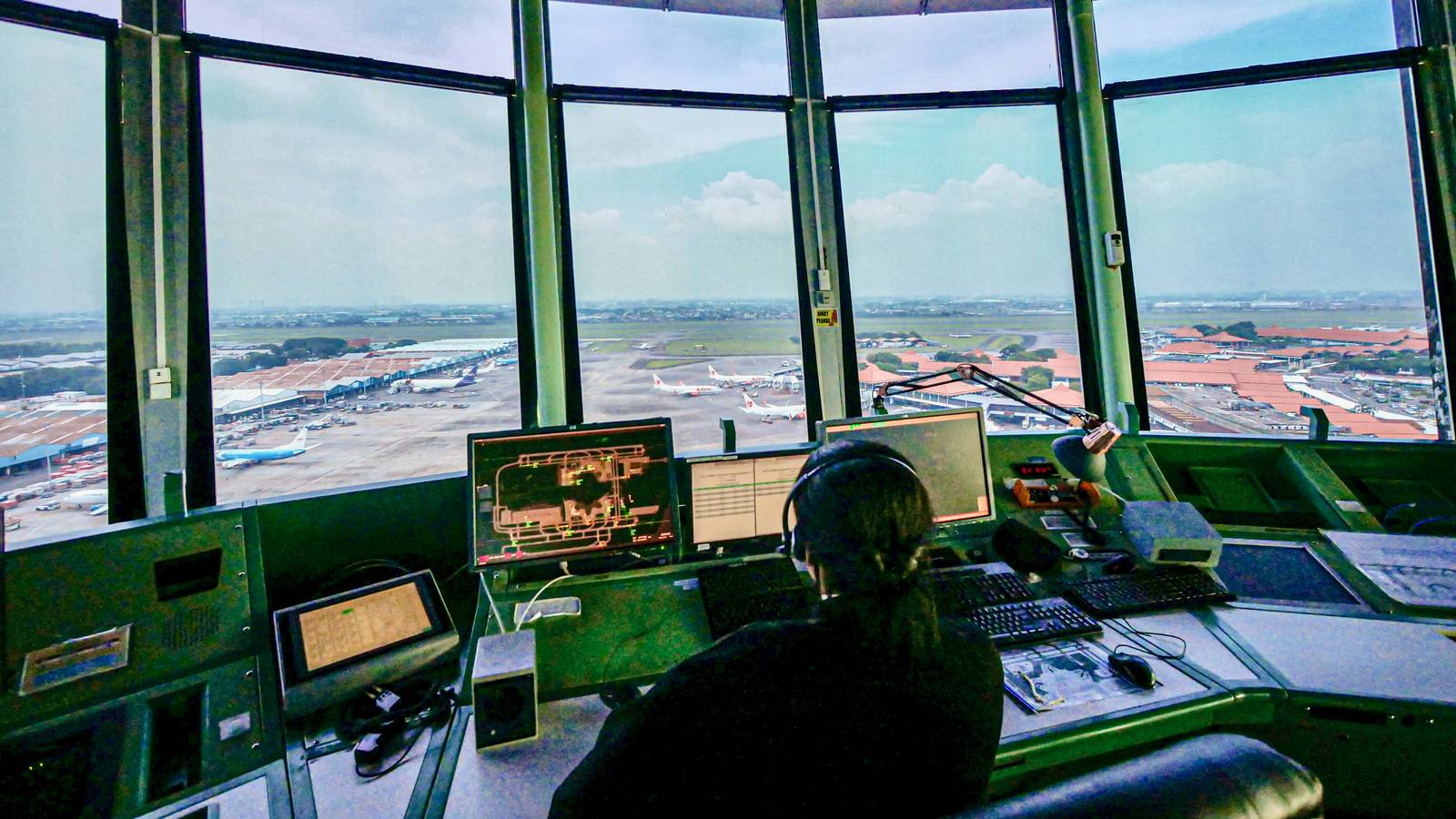 The Top 5 Highest Paid Commercial Aviation Jobs That Don't Require A Pilot's License In 2026
