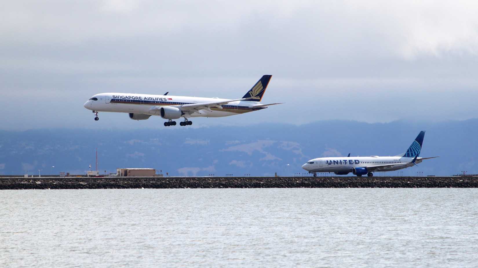 singapore airlines a350 landing at san francisco airport