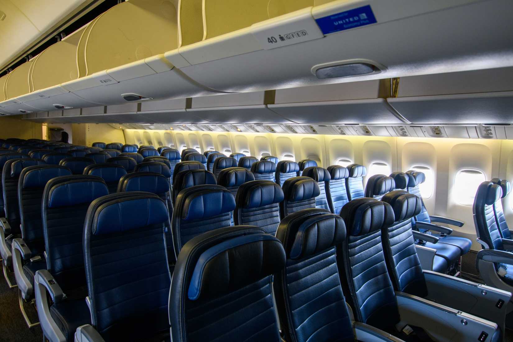 United 777 Economy Cabin