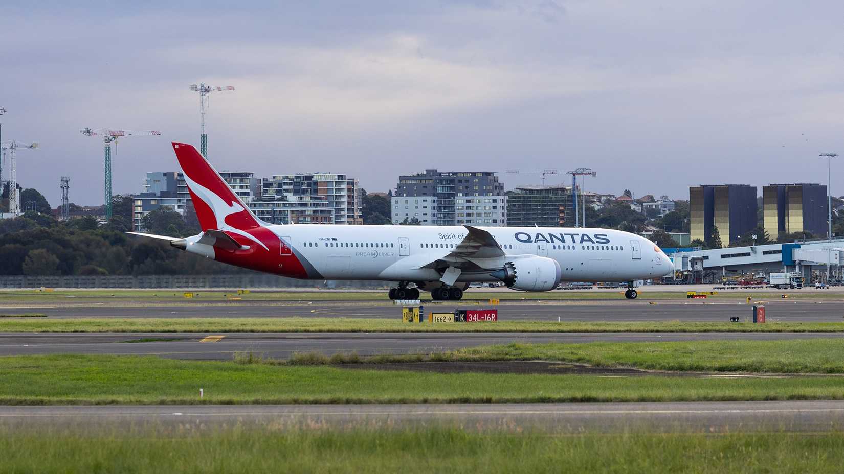 qantas boeing 787 sydney airport
