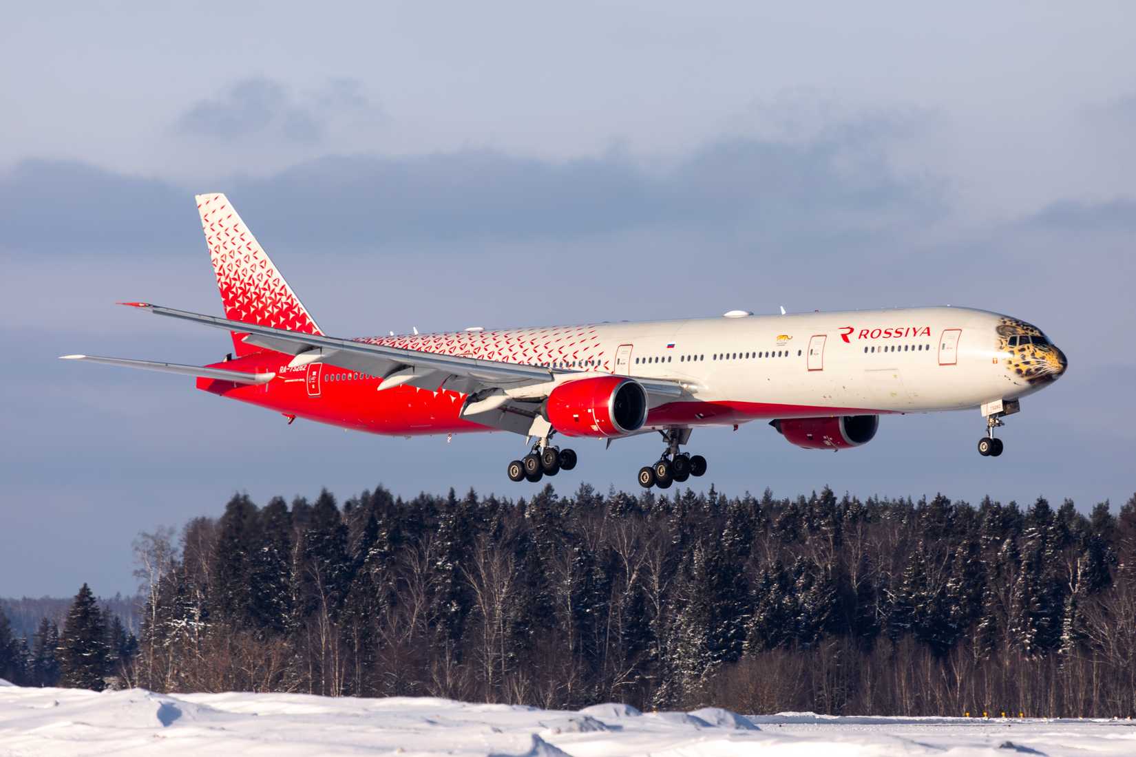 Why Does The Boeing 777-300 Have 2 Engine Types?