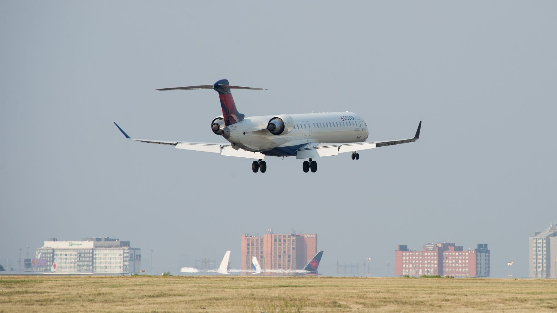 delta connection crj landing