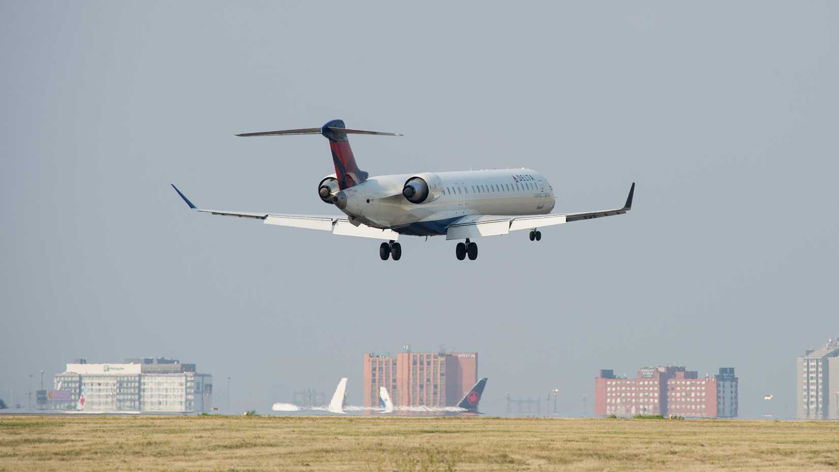 delta connection crj landing