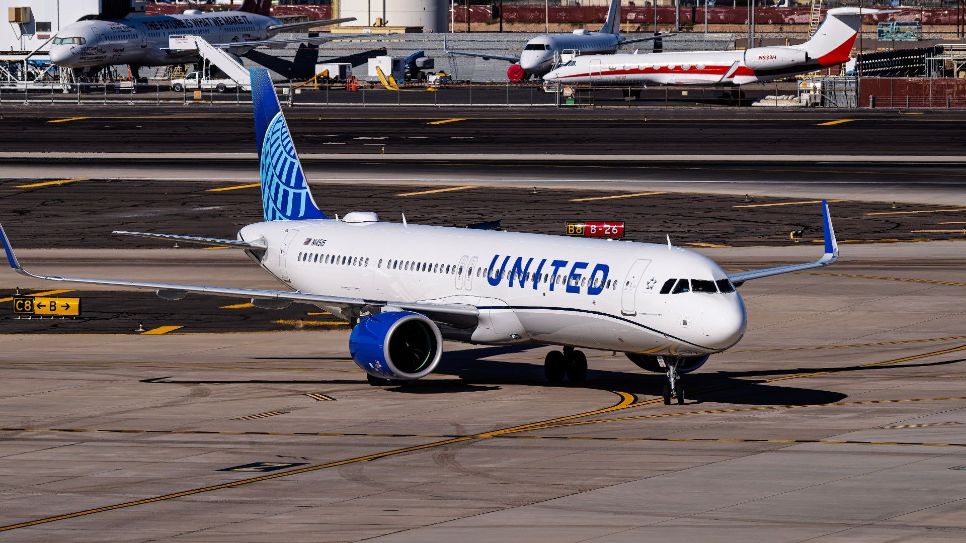 United Airlines Airbus A321neo Taxiing
