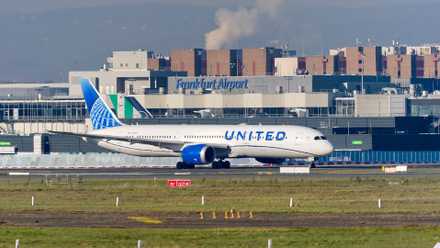 united airlines boeing 787-9 dreamliner