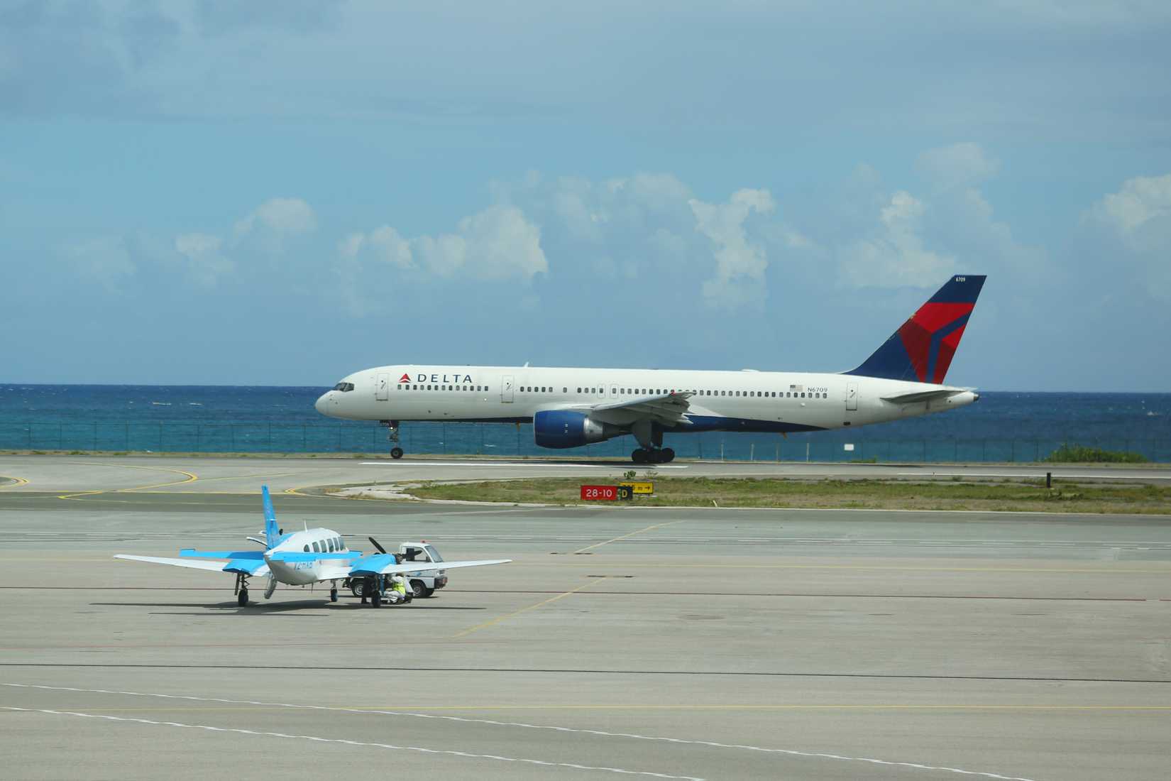 Delta 757 In St Maarten