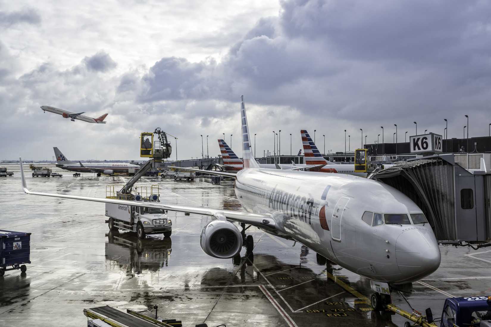 American Airlines aircraft at the Chicago O'Hare International Airport