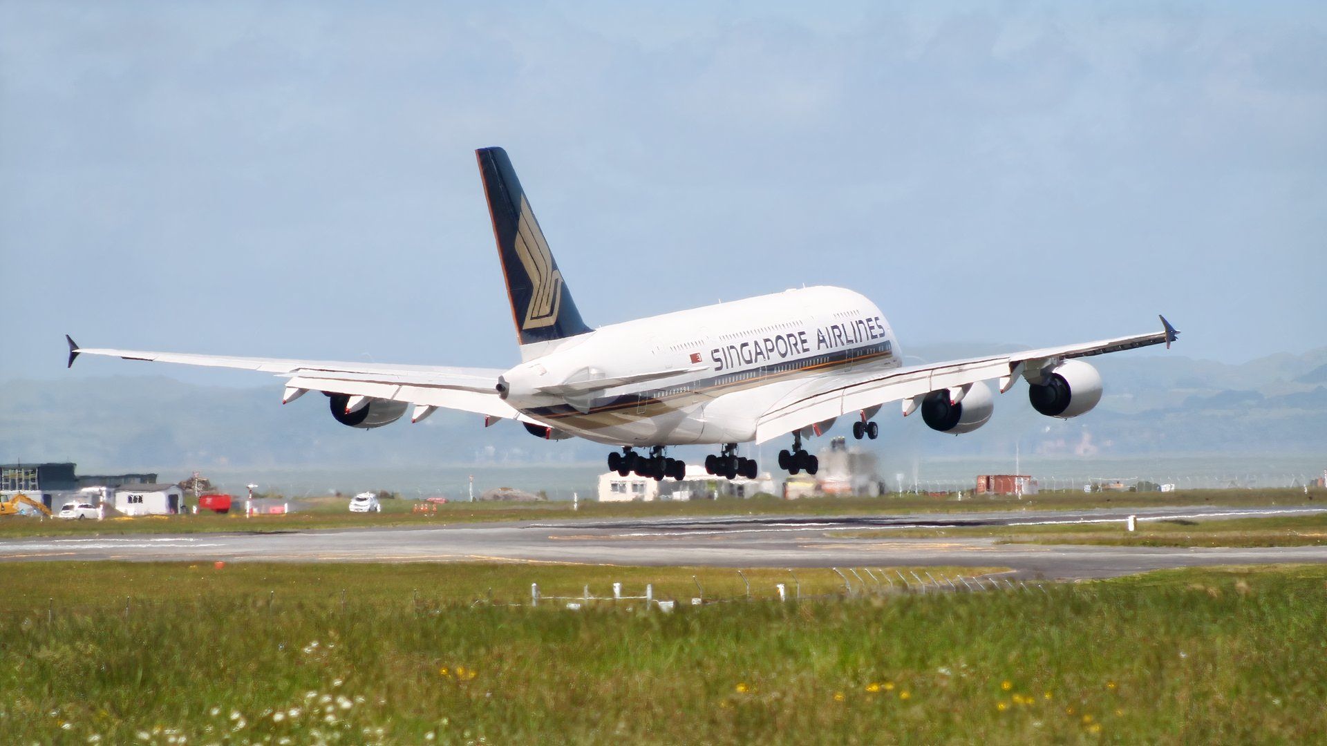 Singapore Airbus A380 just about to touch down