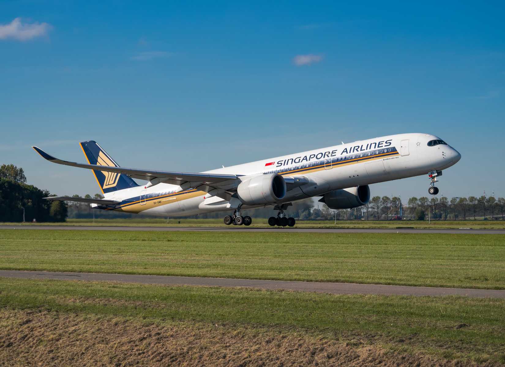 Singapore Airlines Airbus A350-941 REG 9V-SMB at Schiphol Airport. From Amsterdam to Singapore.