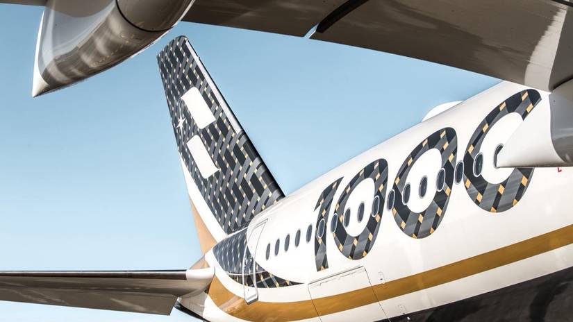 Tail livery of the first Starlux A350-1000