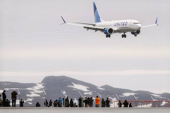 United final approach to Nuuk