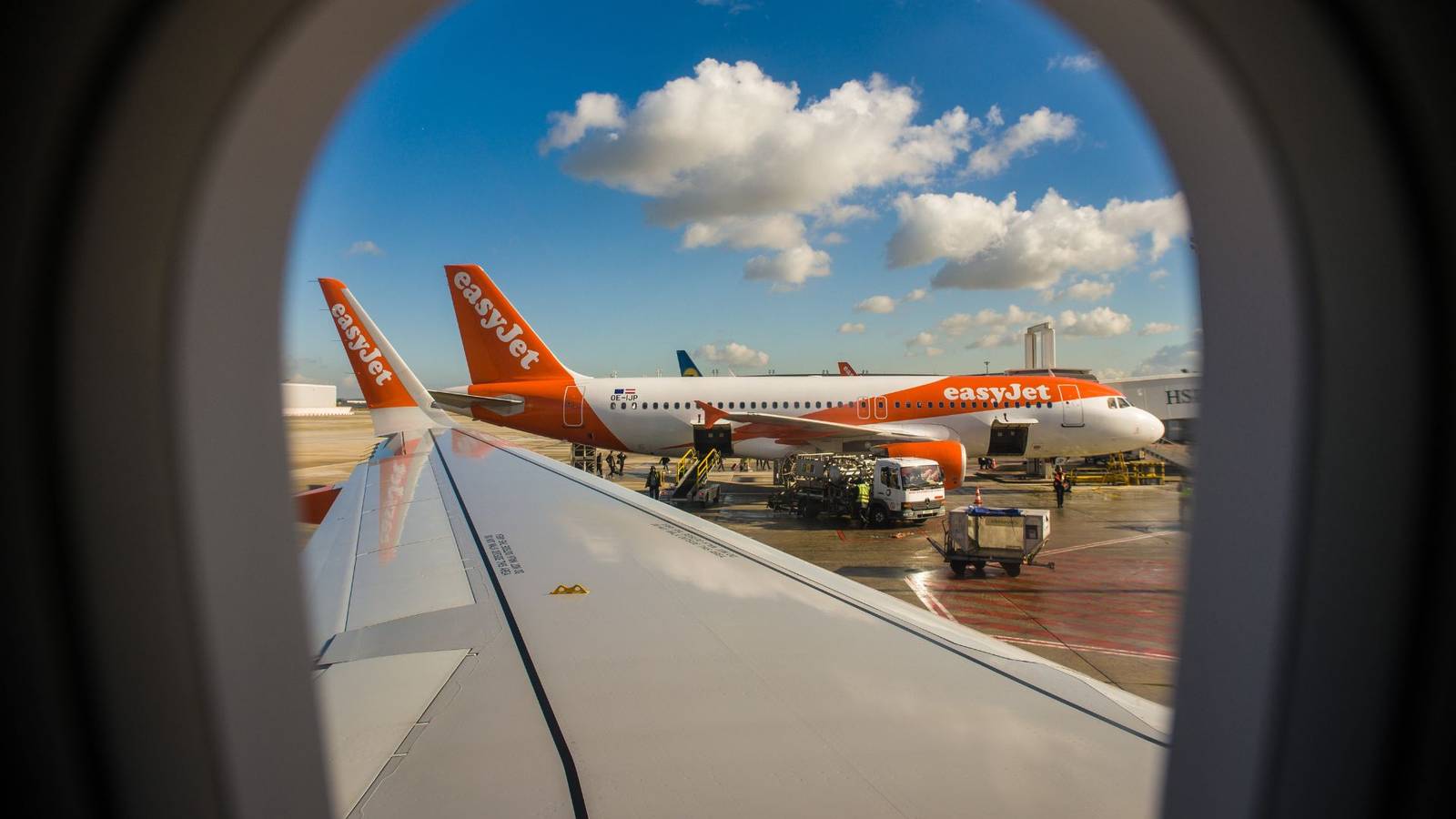 Another Starlink Snub: easyJet Rules Out Musk’s Satellite Wi-Fi After Ryanair Rejection