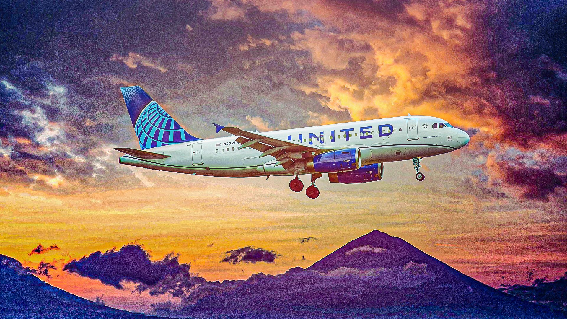 United Airlines Airbus A319 & Boeing 737 Turn Back Following Engine Problems