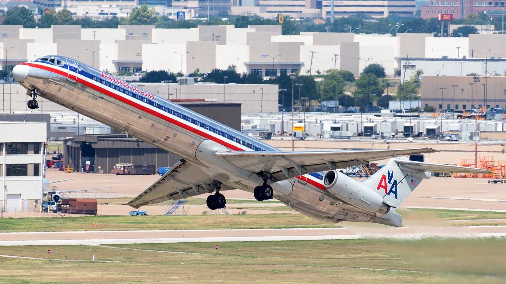 American Airlines MD-80