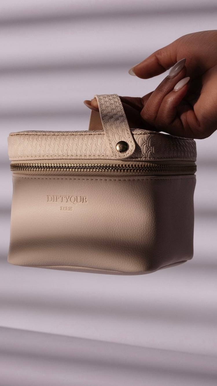 Qatar Airways Diptyque business class amenity kit