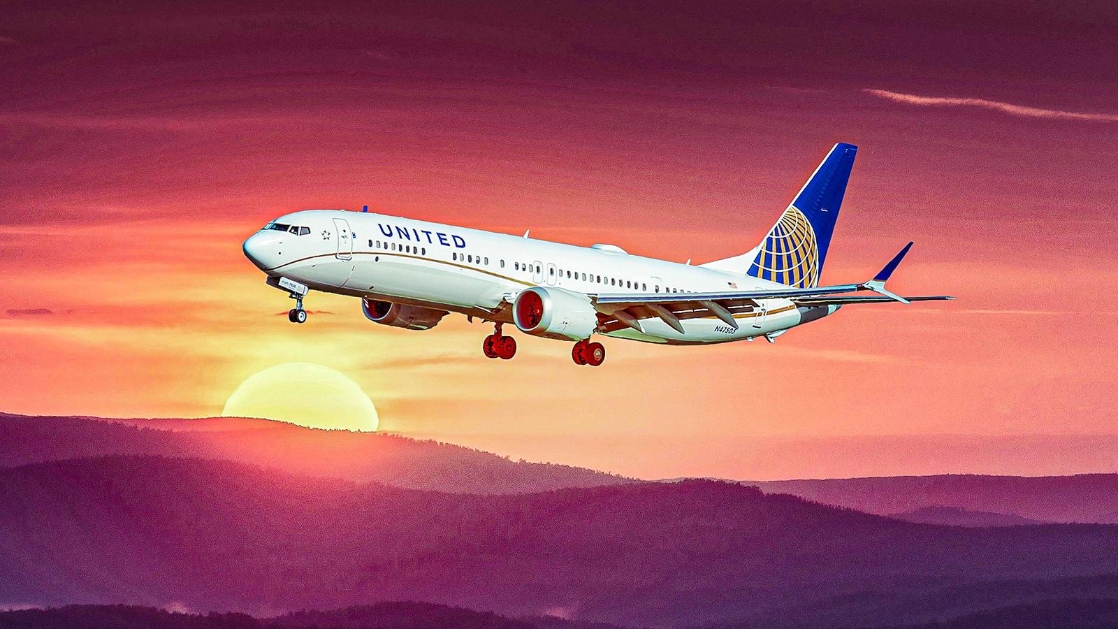 Cockpit Tea: United Airlines Passenger Recalls Hearing “Curse Words” Mid-Flight On Channel 9