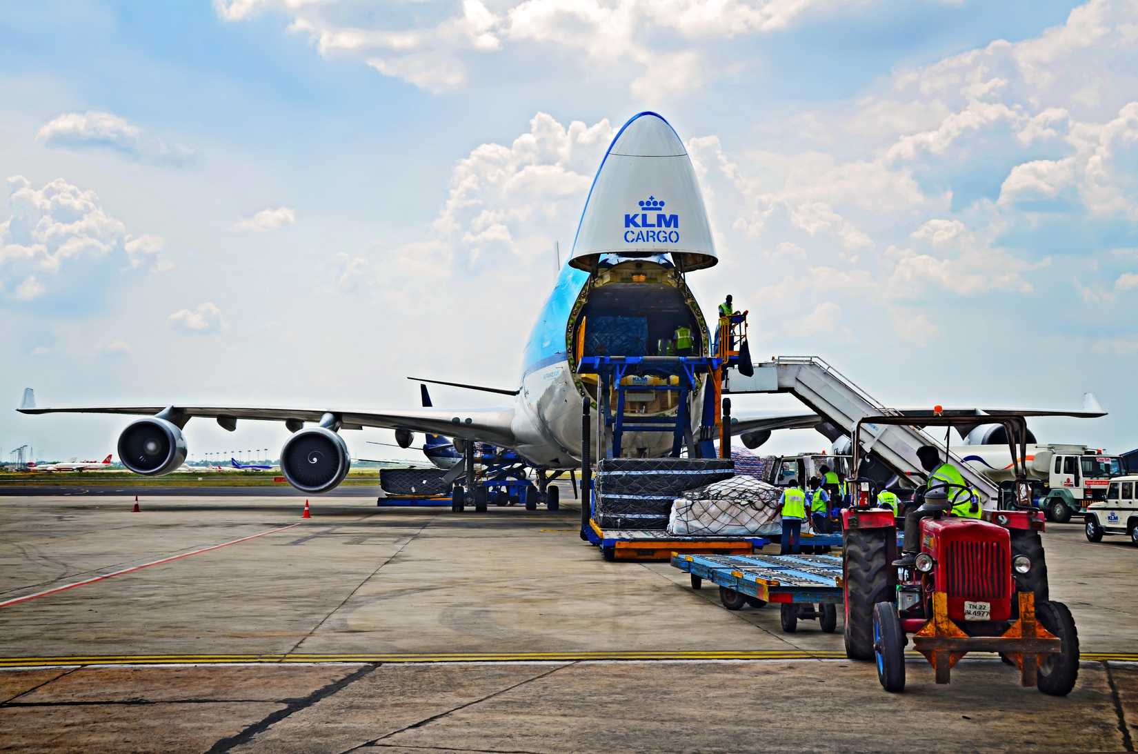 A KML Cargo Boeing 747 cargo loading via the nose door in India.