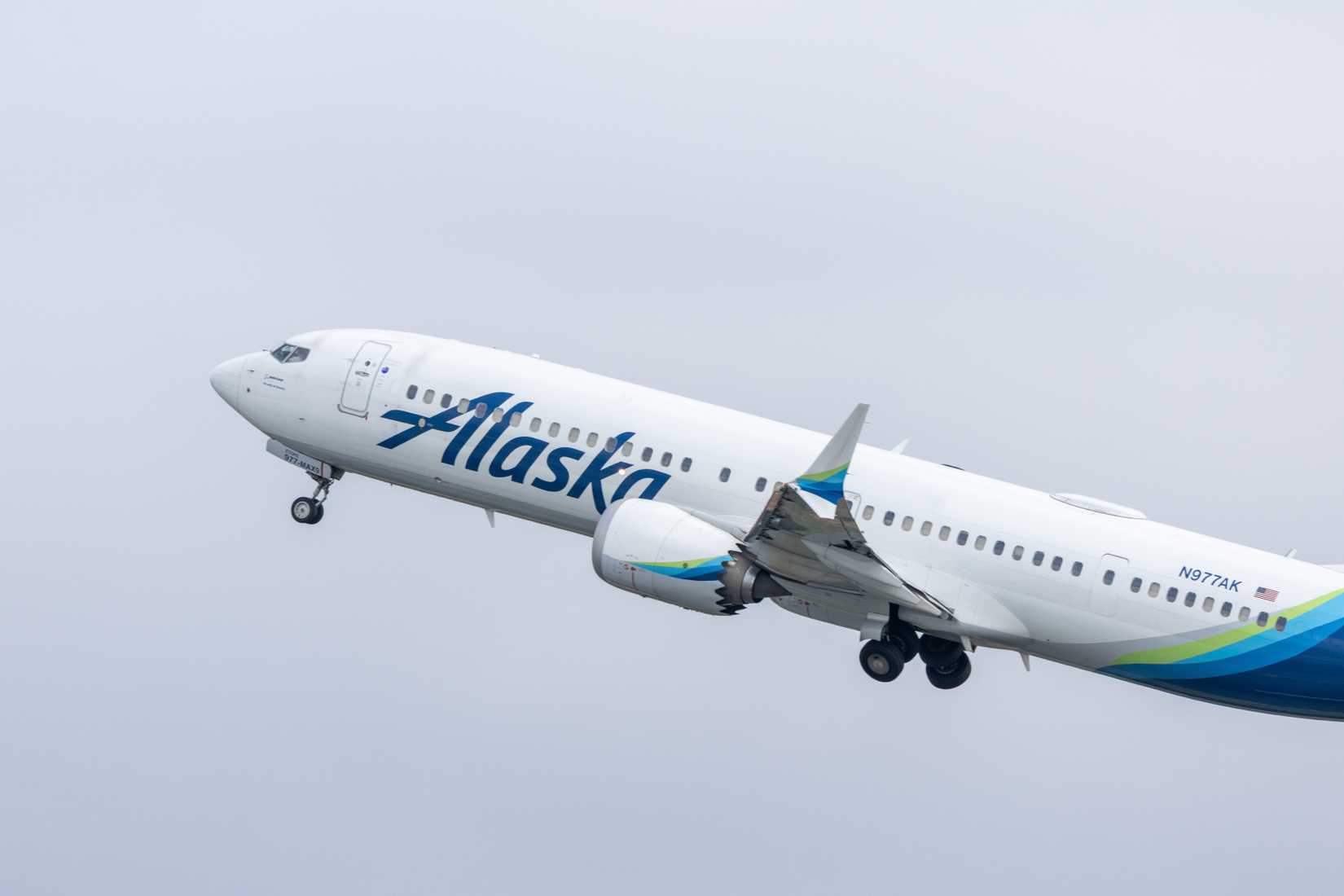 Alaska Airlines Boeing 737 MAX 9 (N977AK) departing San Diego International Airport (SAN).