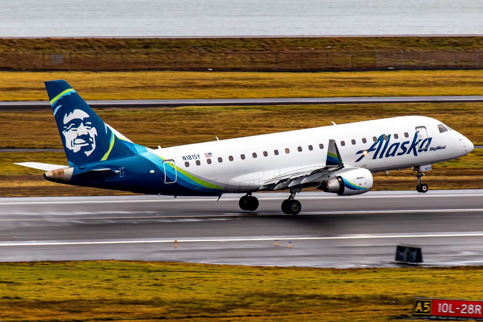 Alaska Airlines Horizon Air E175 2