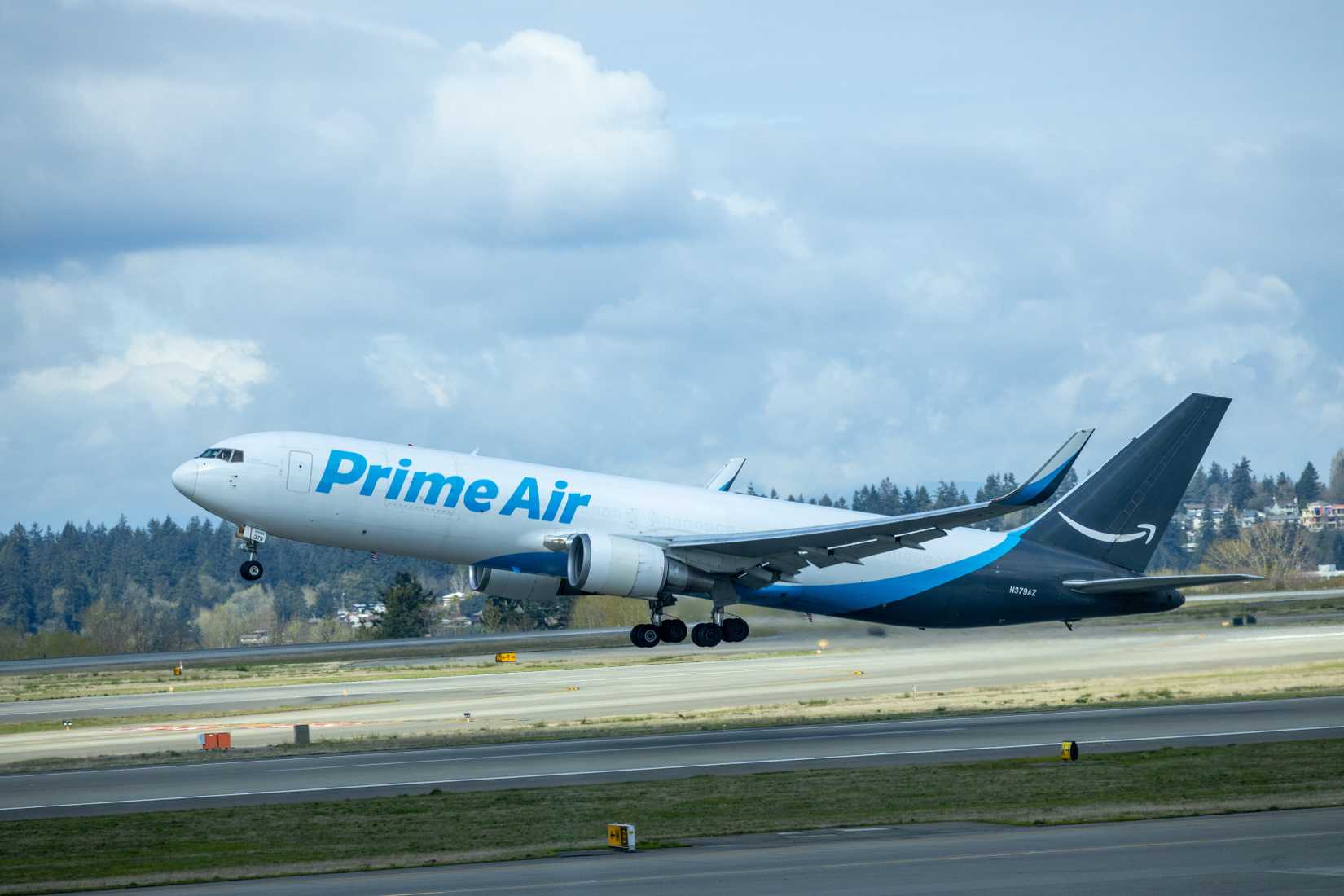 Amazon Prime Air taking off at Seattle Airport