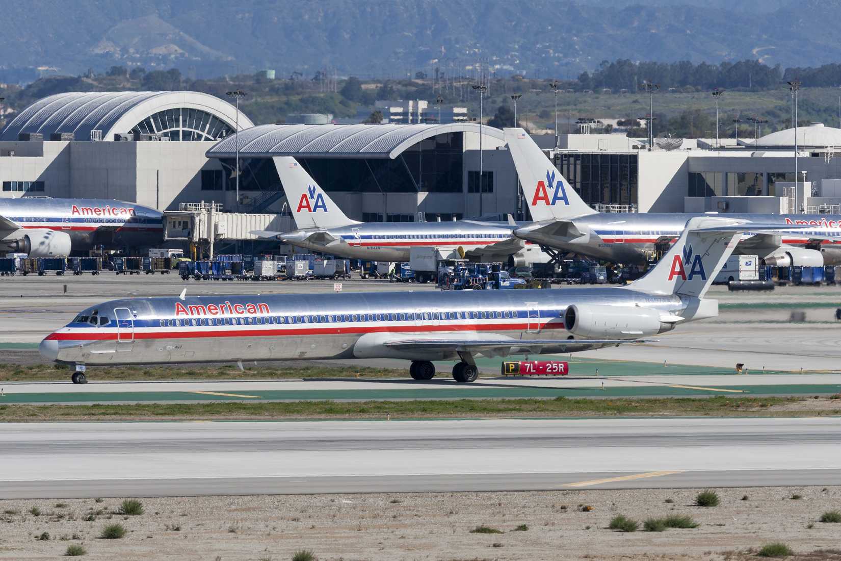 American Airlines McDonnell Douglas MD-82 aircraft at Los Angeles International Airport.
