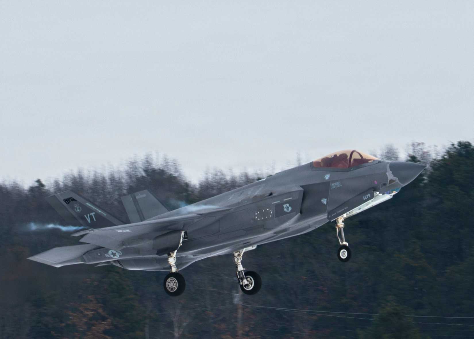 An F-35A Lightning II from the 158th Fighter Wing, Burlington Air National Guard Base.-1