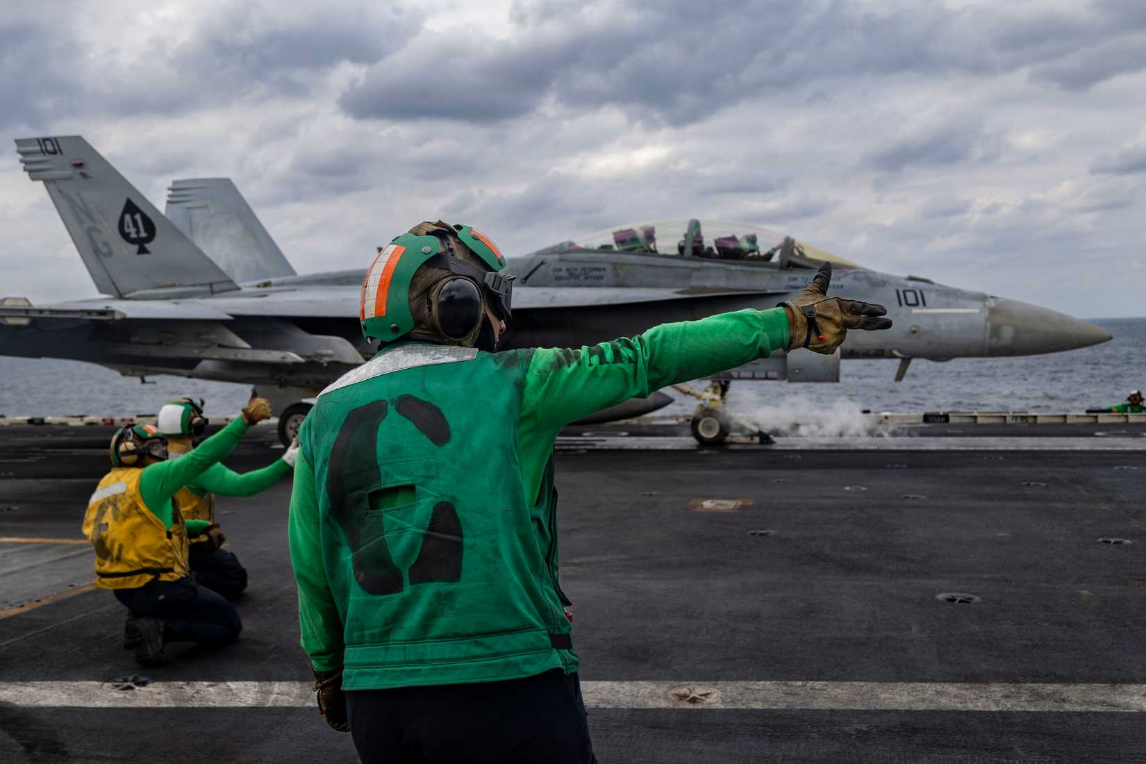 An FA-18F Super Hornet on USS Abraham Lincoln (CVN 72) in the Arabian Sea, Jan. 28