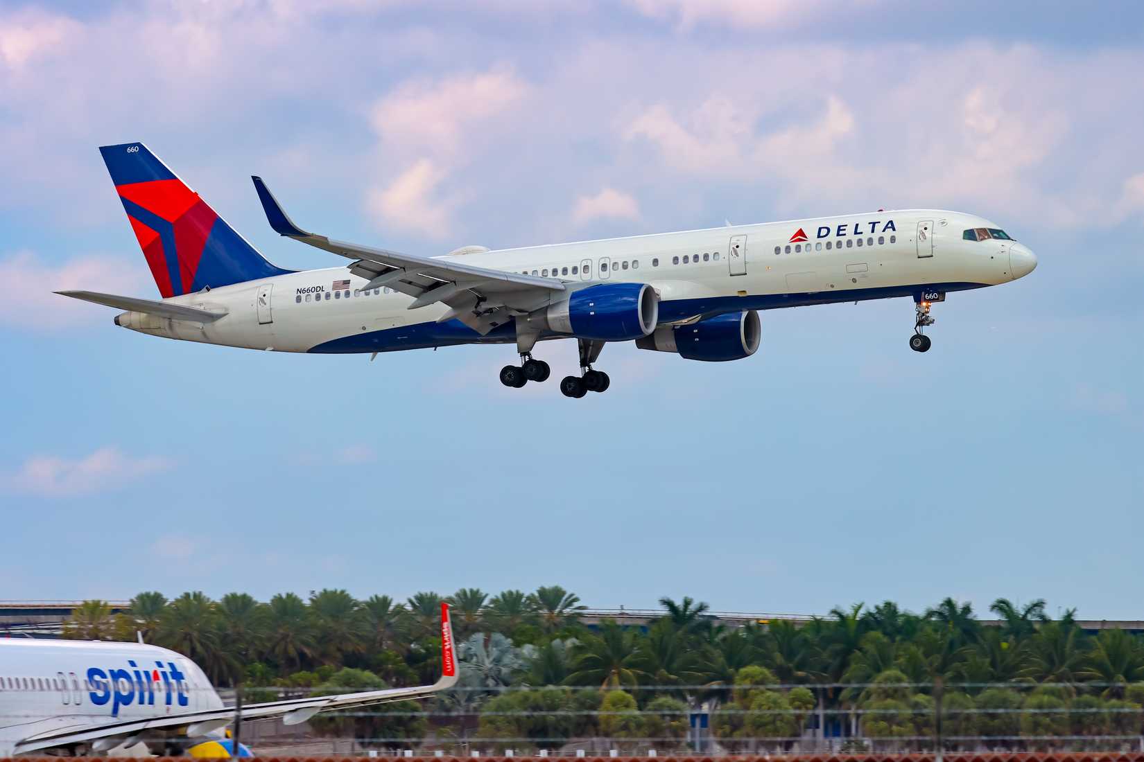 Boeing 757-232 of Delta on approach.