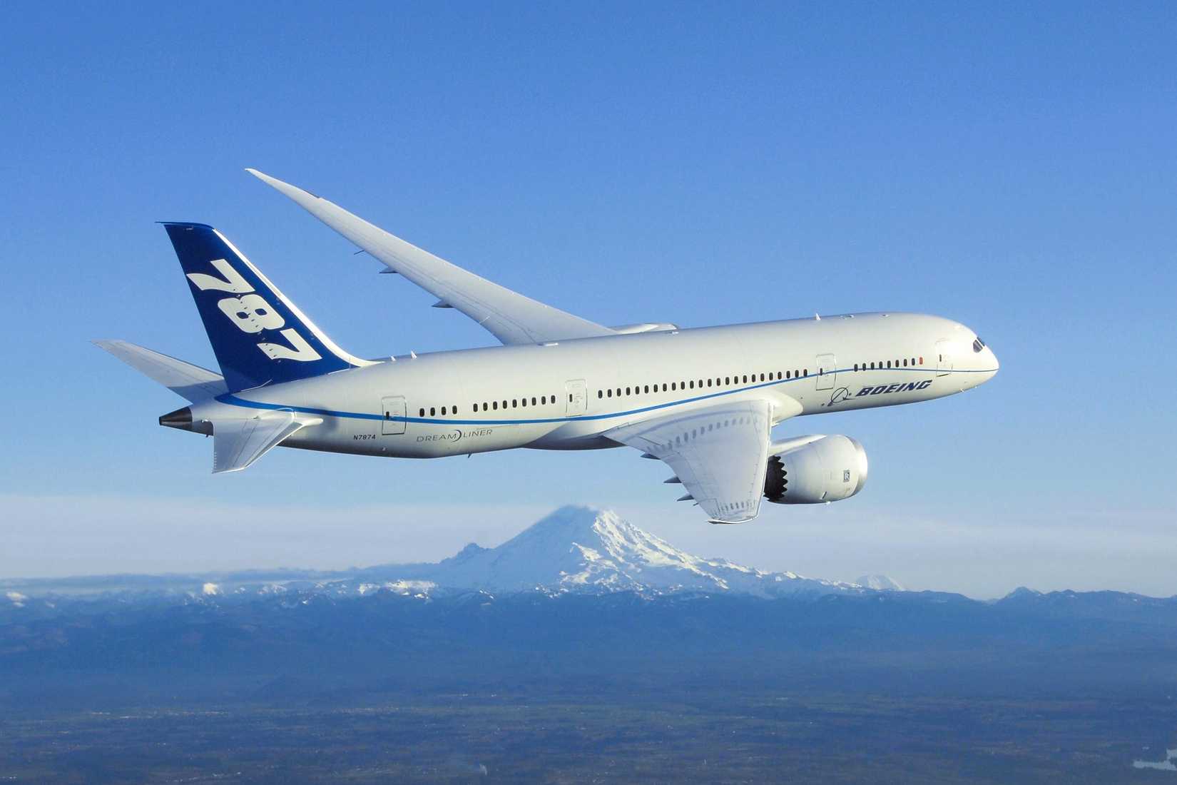 Boeing 787-8 over Mt Rainier
