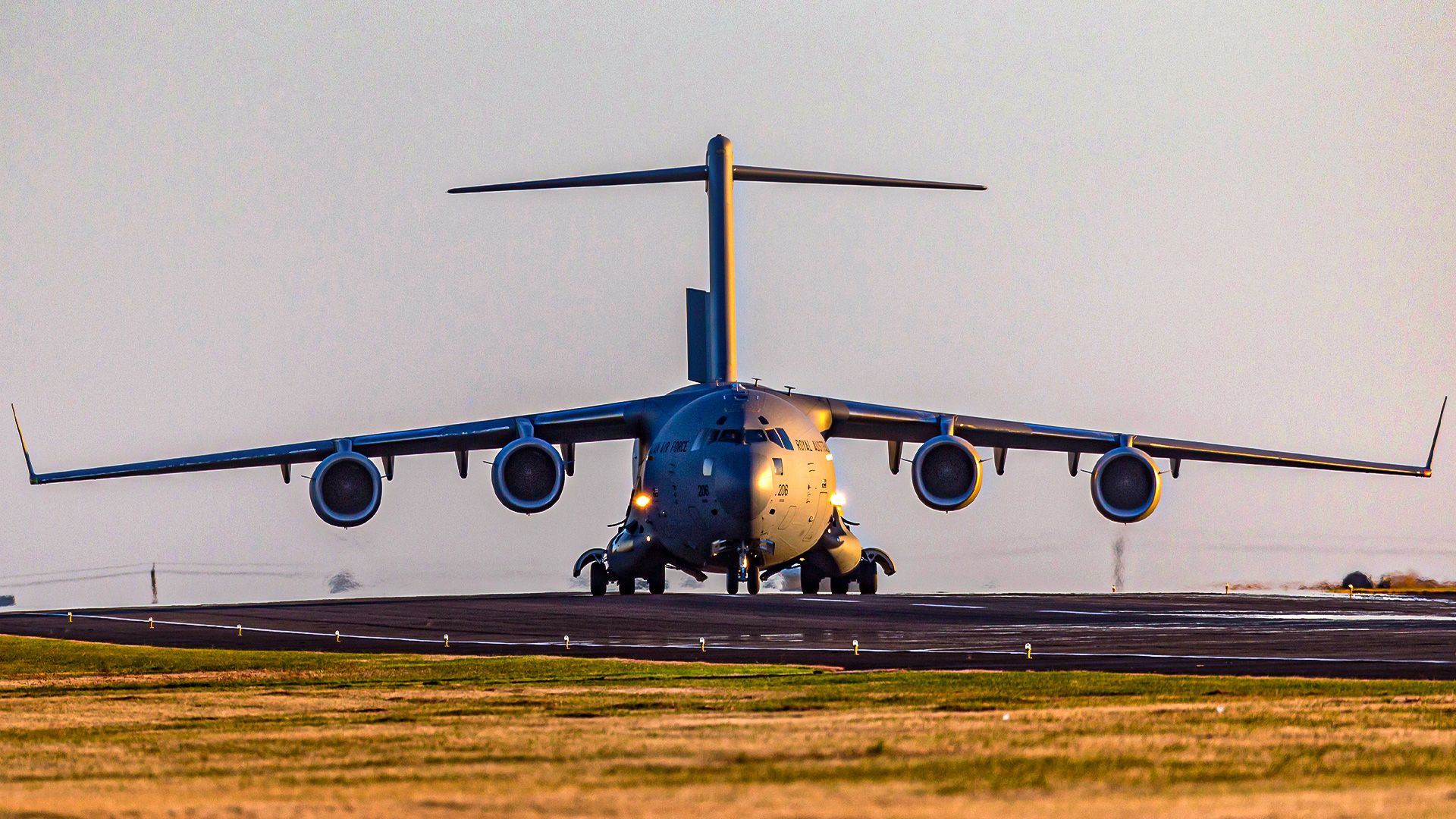 Why The C-17 Globemaster Has An Extremely Low & Slow Flying Capability