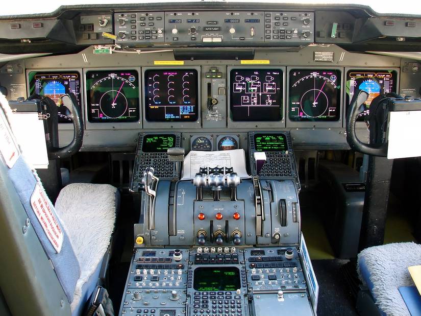 MD-11 cockpit