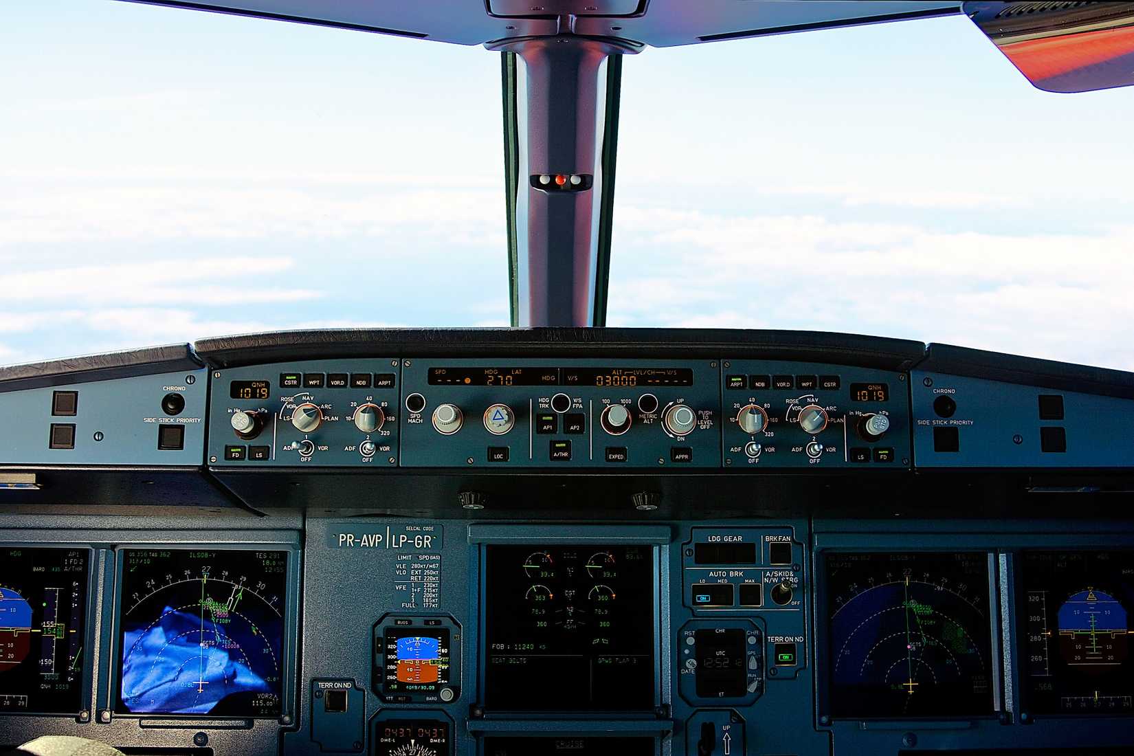 Cocpit Simple Inside The McDonnell Douglas Heritage MD‑11 Cockpit That Defined An Era