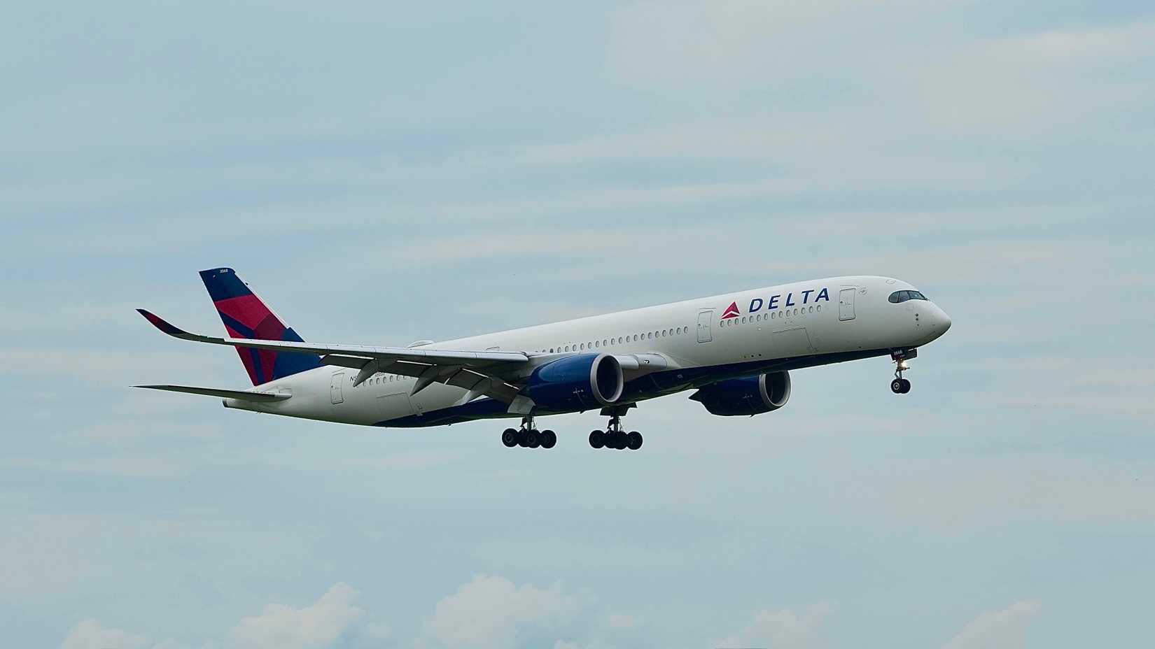 Delta Air Lines A350-941 on final approach.