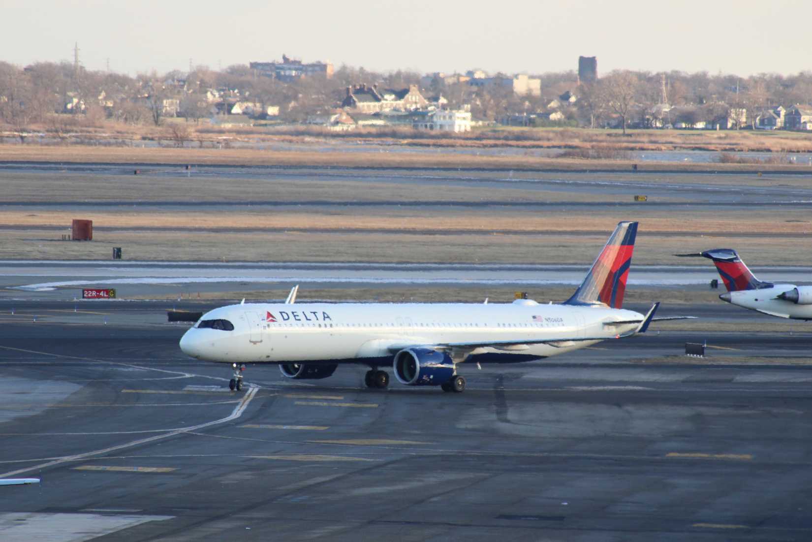 Delta Airbus A321neo taxiing
