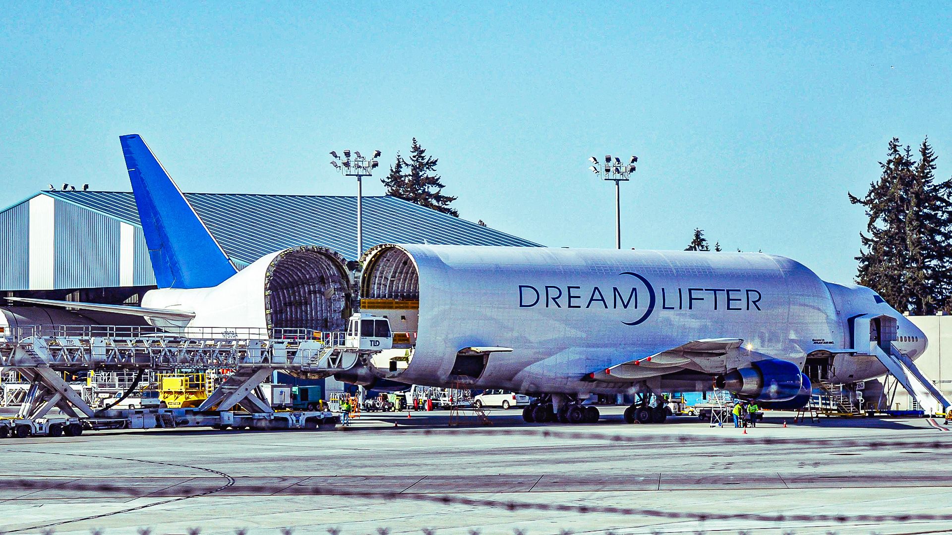 DreamlifterTailDoor