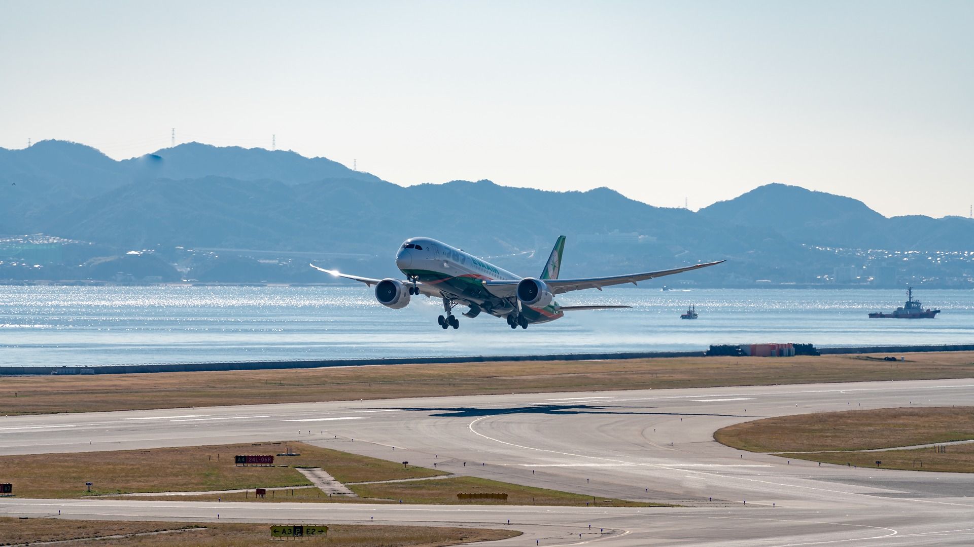 Up To 17+ Hours Nonstop: Inside This Major US Airport's New Ultra-Long-Haul Flights