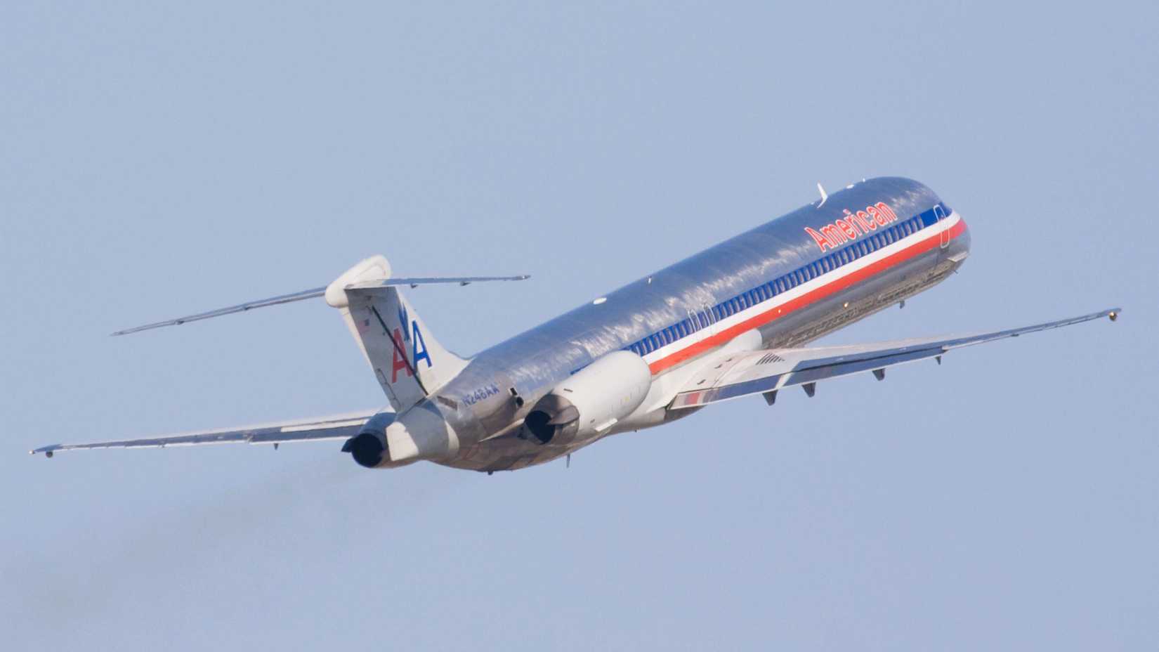 American Airlines MD-82