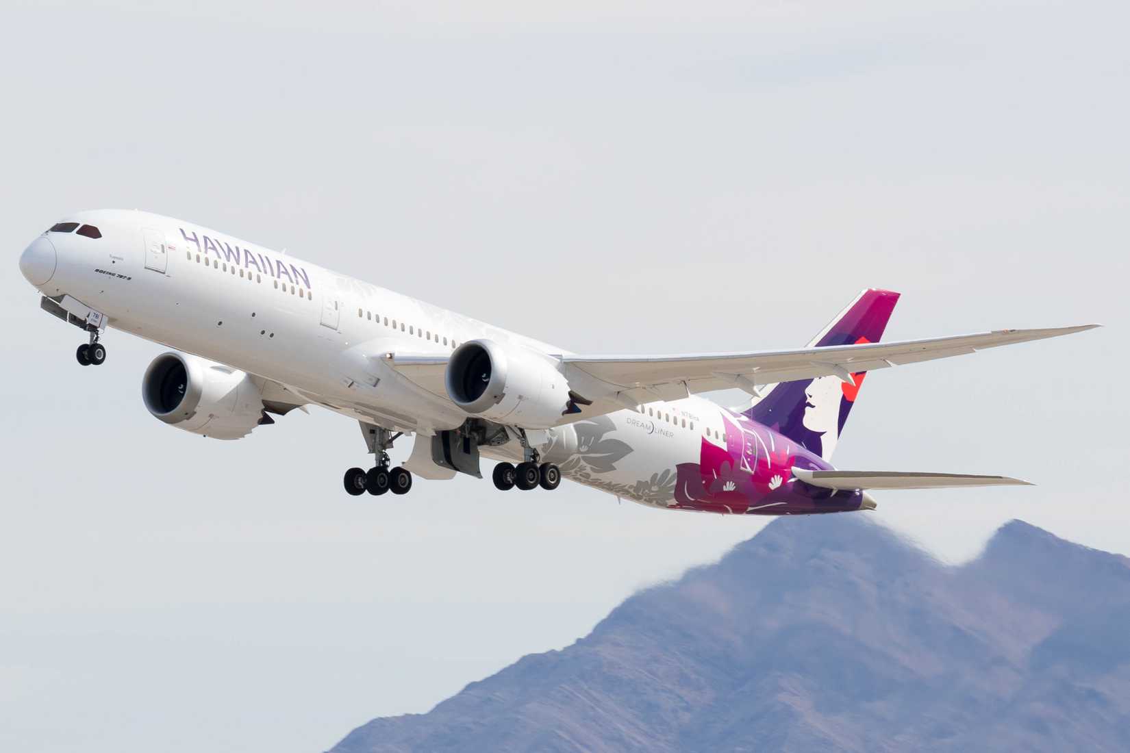 Hawaiian Airlines 787 takoff